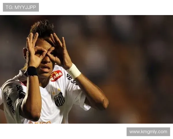 足球明星吐水瞬间高清图片大赏展现运动员独特魅力与个性风采