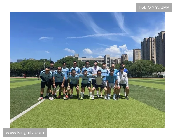 抖音霸气足球明星展现球场魅力与个人风采的完美结合